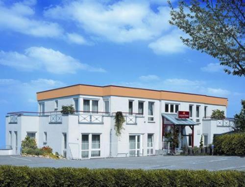 斯特滕机场酒店 莱恩费尔登埃希特登 外观 照片