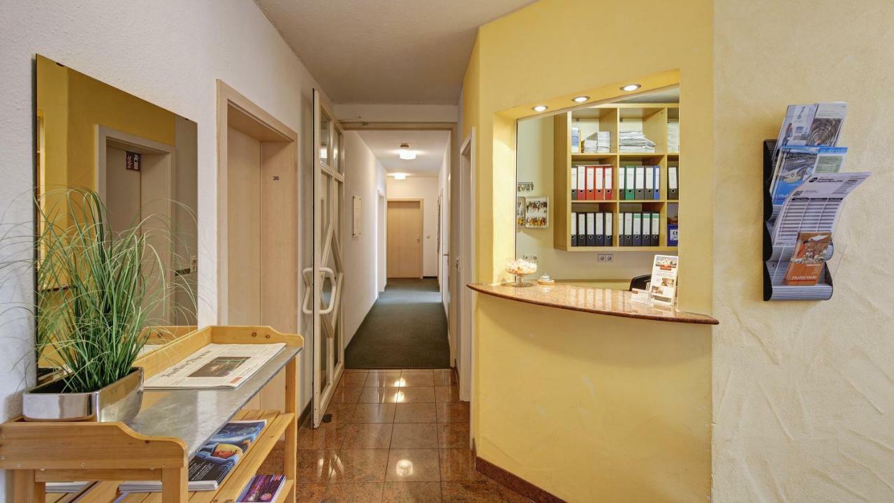 斯特滕机场酒店 莱恩费尔登埃希特登 外观 照片